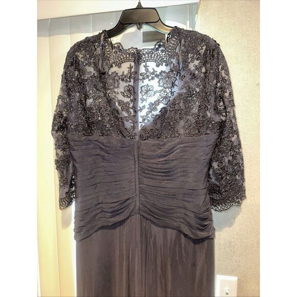 New LA FEMME Ruched Twist Column Gown In Gunmetal Size 16 Retail $438. 14 - Picture 7 of 16
